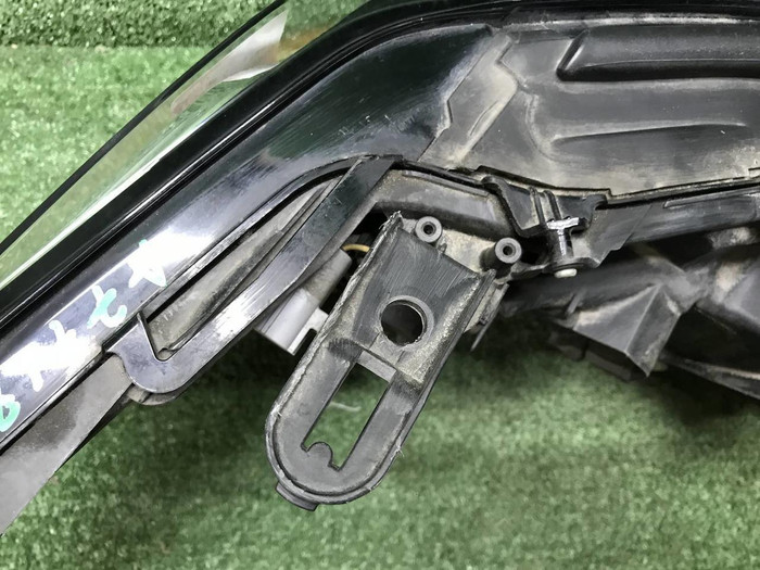 Фара левая Lexus ES 7 (2018-2021) LED