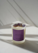 Ароматическая свеча с натуральным камнем "Аметист" и ароматом "Лаванда & Ваниль"