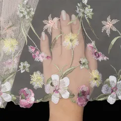 Вышивка на сетке персик/цветы (правая) 22 см