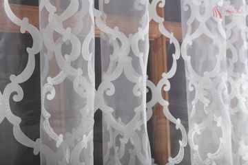 Лионель (белый). Деворе органза.