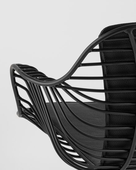 Кресло металлическое  Thor  черное с черной подушкой