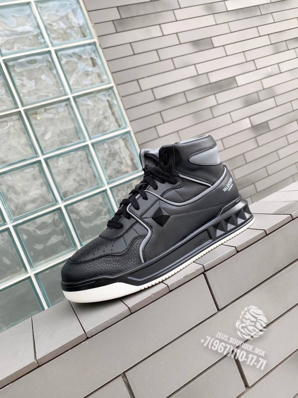 Кроссовки Valentino