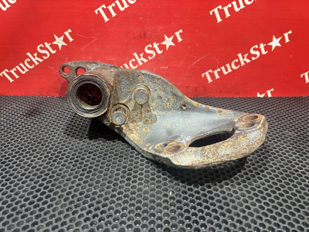 Кронштейн энергоаккумулятора правого