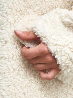 Шуба женская из шерсти мериноса чебурашка тедди, белая, SilverFox