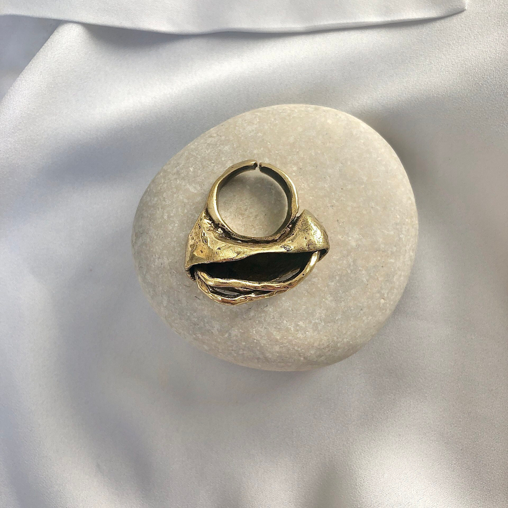 Кольцо бронза поперечный овал с тремя палочками