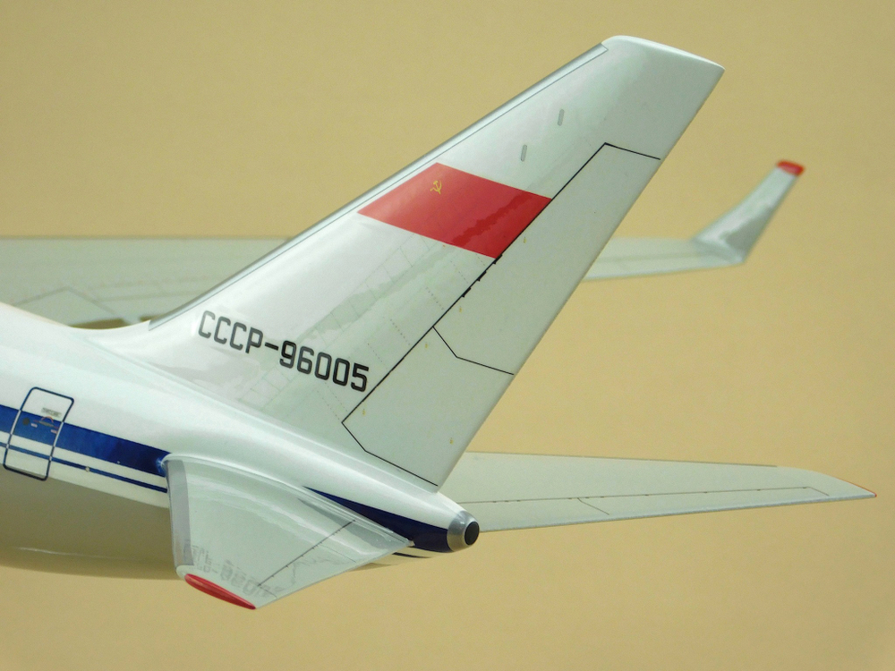 Модель самолета Ил-96-300 (М1:100, Аэрофлот СССР-96005)