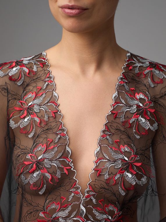 05-168 ОПТ Вышивка на неэл. сетке 22 см, черный/серый/красный (левая)