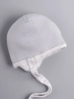 Шапка детская осенняя с завязками и помпонами