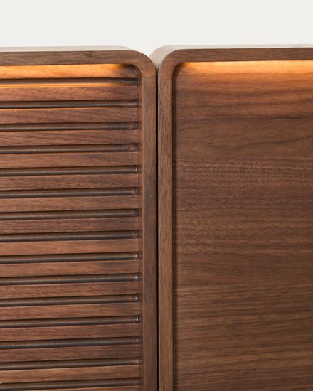 Кровать Norlen с 2 тумбочками из орехового шпона с темной отделкой LED 180 x 200 см