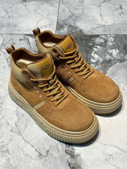UGG