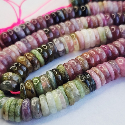 Турмалин природный, рондель 7.7 - 7.8мм, яркий, цена за нить 5см