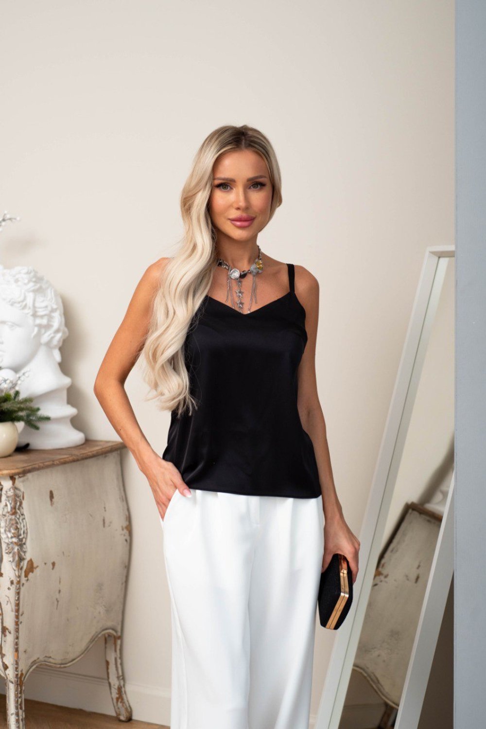 Топ черного цвета из шелковистой ткани