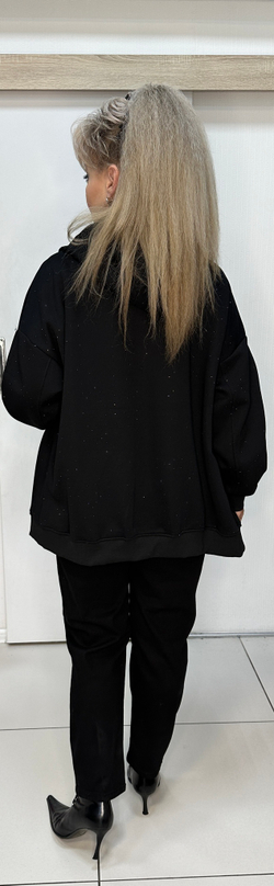 Бомбер-жакет со стразами в черном цвете