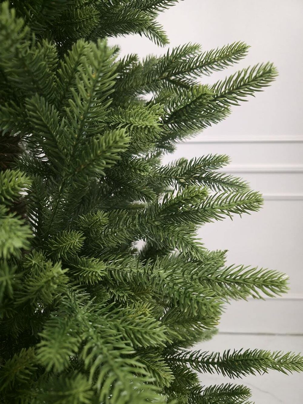 Искусственная елка на ножке «Николь» (Литая хвоя) от 1,8 м до 2,1 м