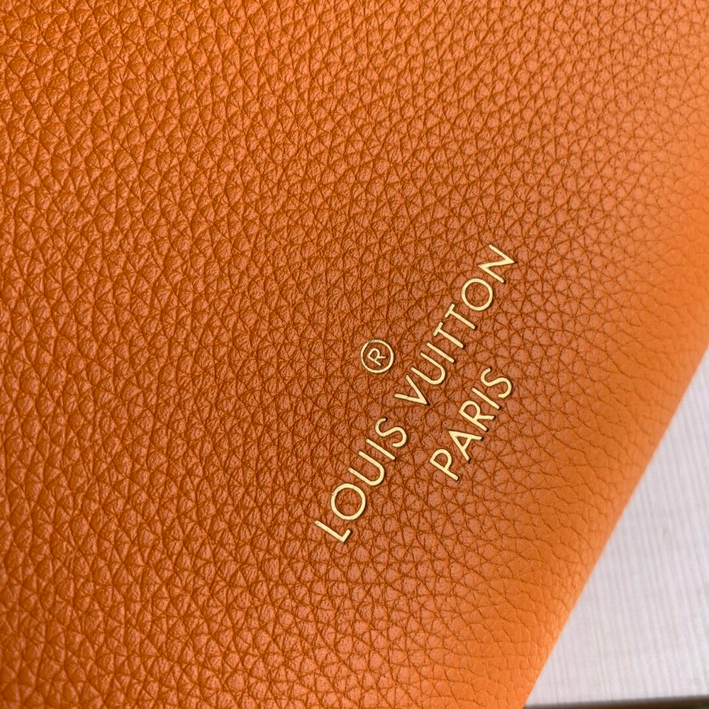 Louis Vuitton On My Side MM