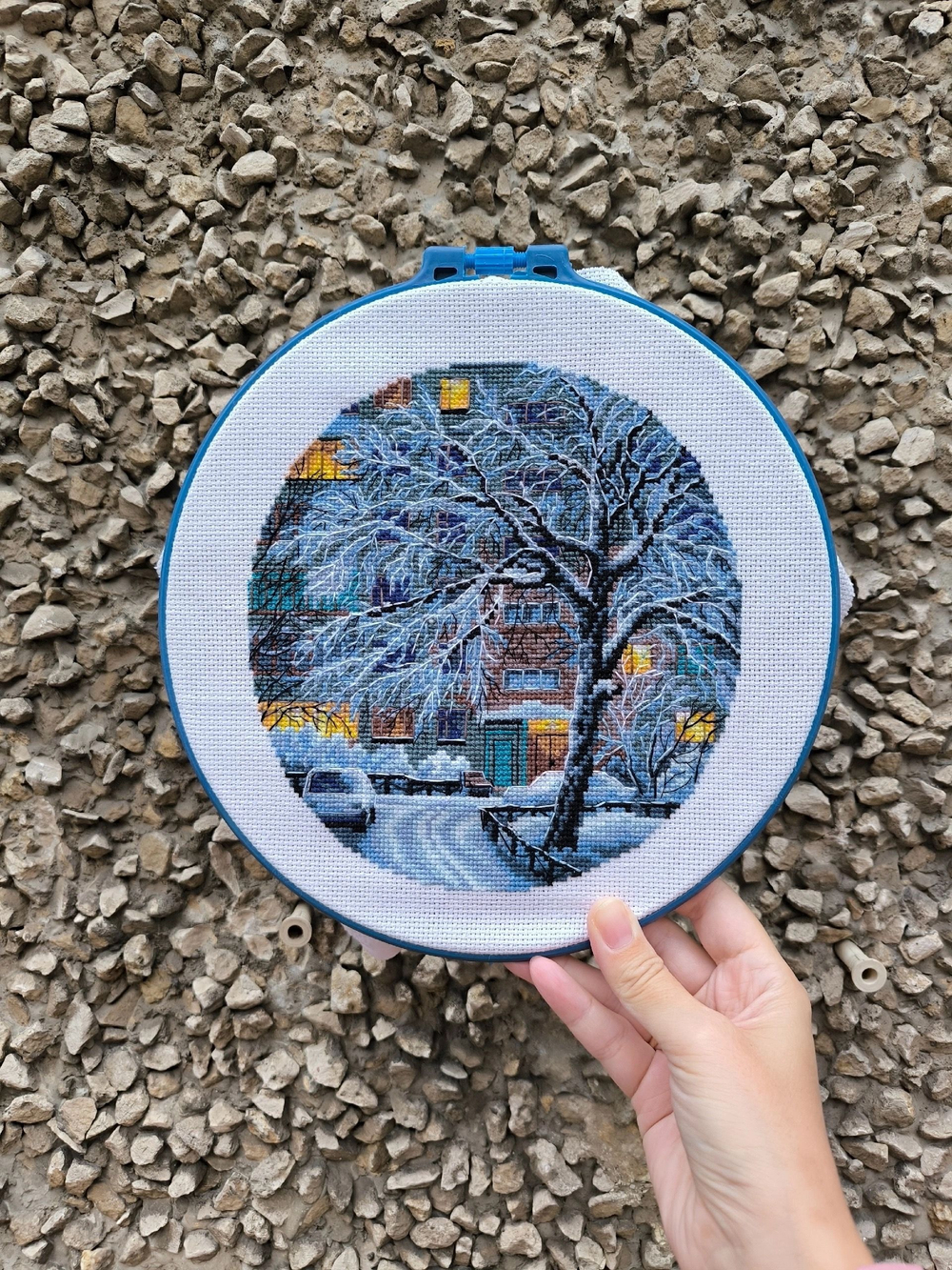 Набор для вышивания крестом Искусница "Зима. Вечер.У подъезда"