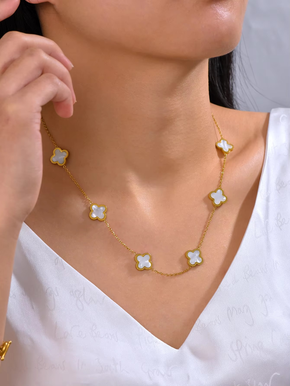 Счастливое ожерелье из четырехлистного клевера