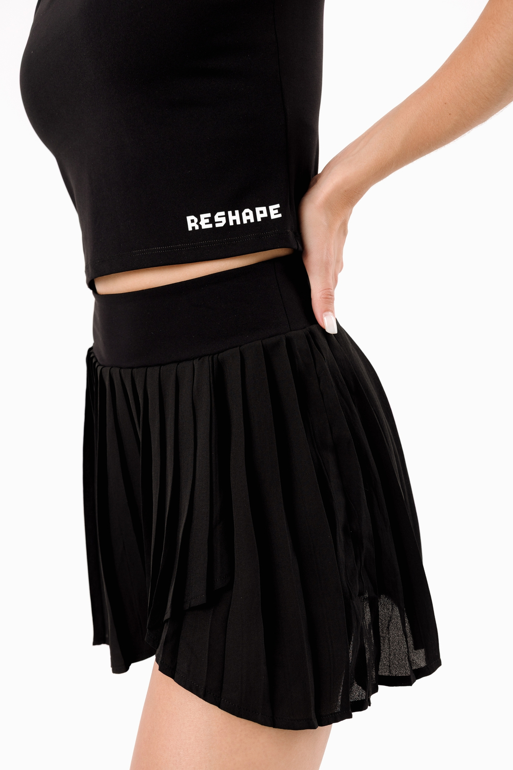 Костюм с юбкой-шортами и топом