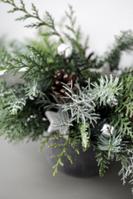 Новогодняя композиция в бетонном кашпо № 9