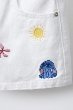 ZARA ДЖИНСОВЫЕ ШОРТЫ С ПРИНТОМ LILO & STITCH © DISNEY, БЕЛЫЙ