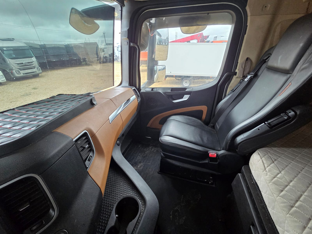 Shacman (Shaanxi) SX* 4x2 Седельный тягач SX4188YY381 (Дизельный, 12,5 л, 473 л.с., АТ)