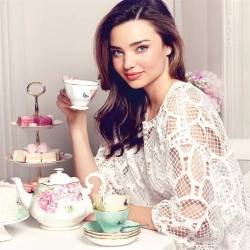 Royal Albert Трехъярусная витрина Miranda Kerr