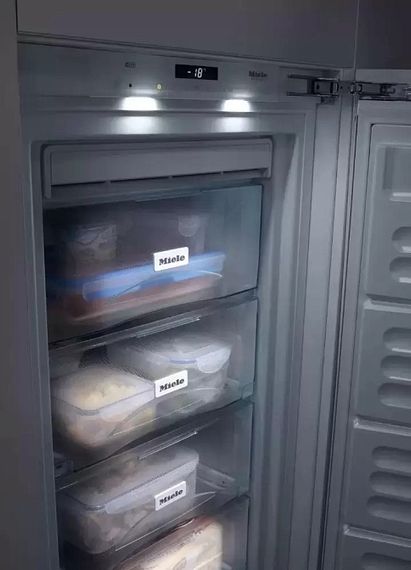 Морозильник Miele FNS37402i