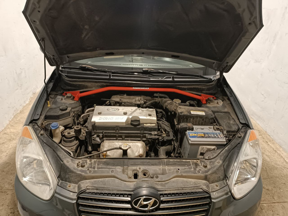 Распорка передних стоек (цельная) Hyundai Verna 3, Kia Rio 2