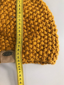 Шапка осеннего цвета