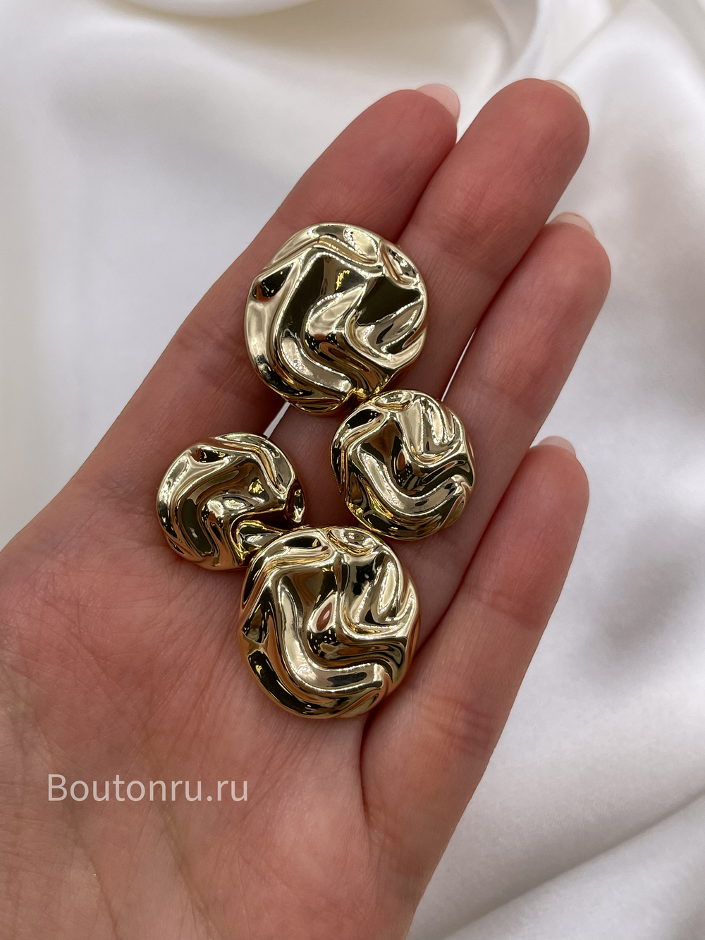 Пуговицы золотистые с жатым эффектом