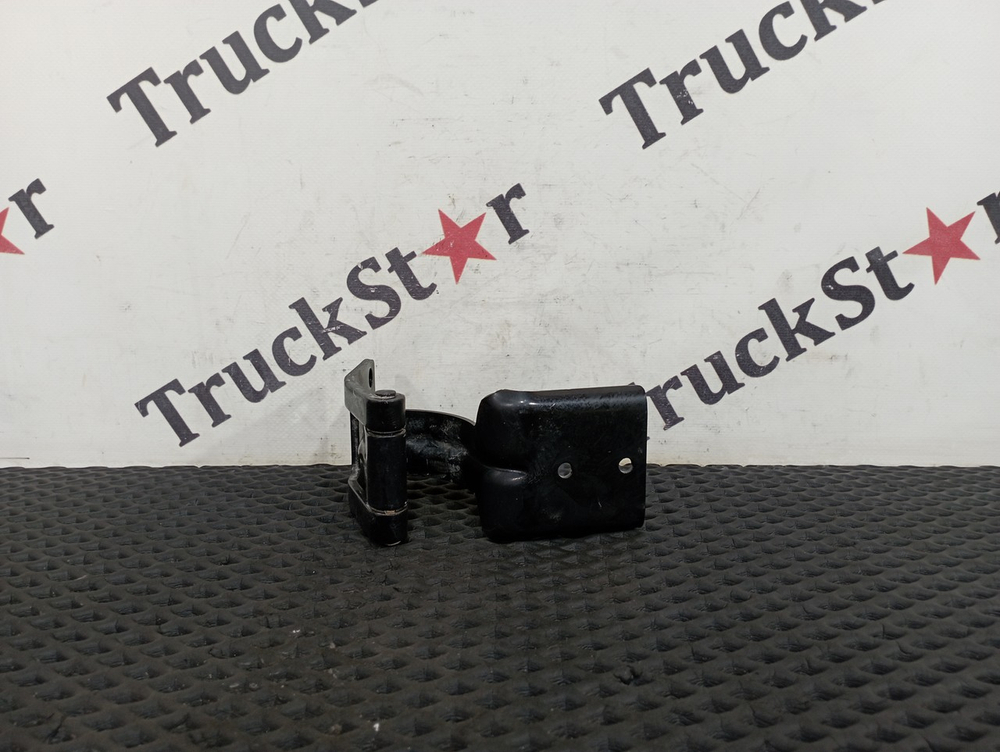 Петля крышки инструментального ящика 2023г.