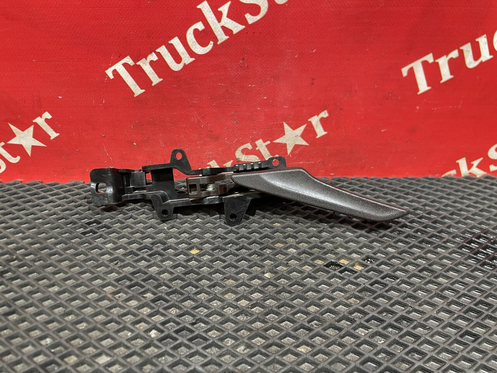 Ручка двери внутренняя левая 2023г