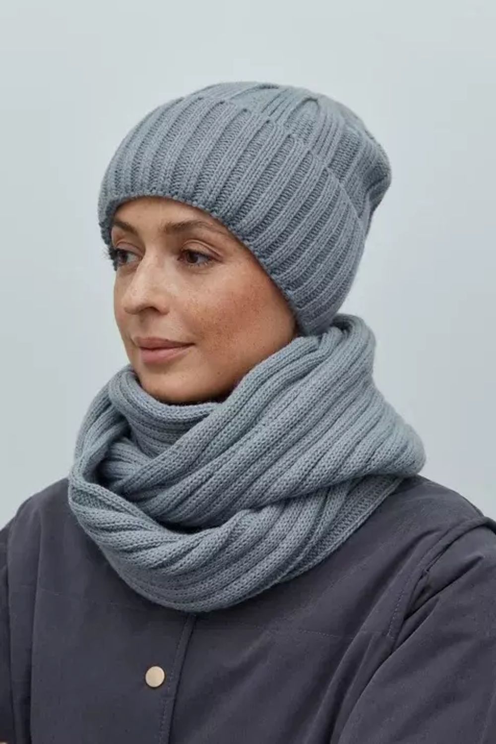 Шапка и снуд серые
