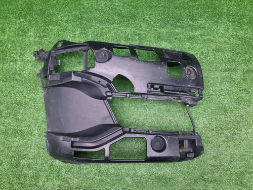 Кронштейн переднего бампера RH BMW 5er G30 (20-23)