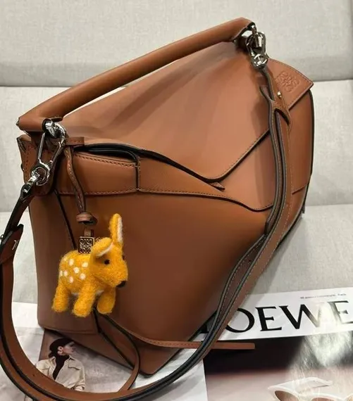Сумка Loewe Puzzle Edge bag in classic calfskin