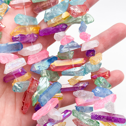 Кварц тонированный необработанные бусины, цвет микс, размер около 20-32*5-7 мм, цена за отрезок 9-9,5 см (1/4 нити)