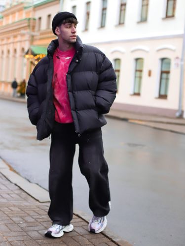 Короткая зимняя куртка оверсайз с воротником стойкой мужская черная