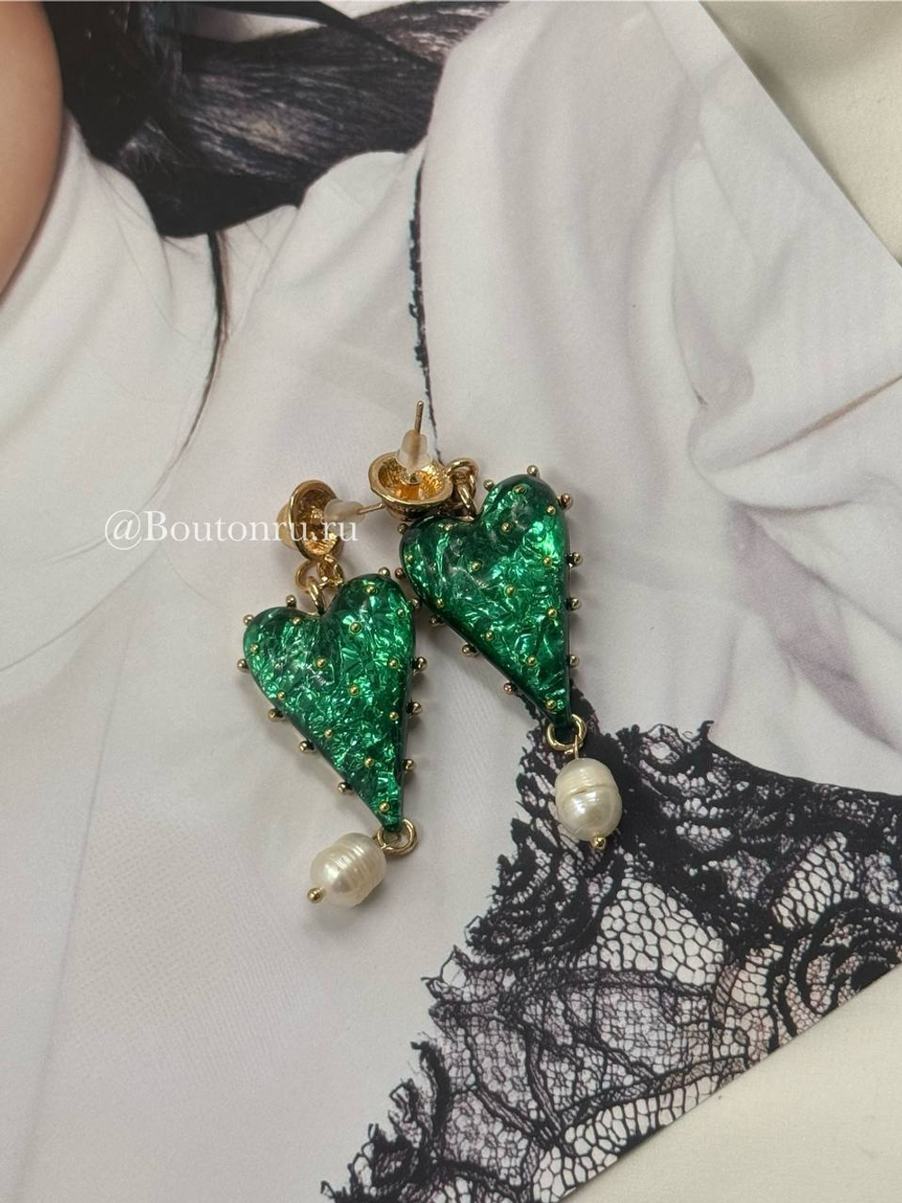 Серьги в форме "Сердца" зеленые с подвесками из натурального жемчуга