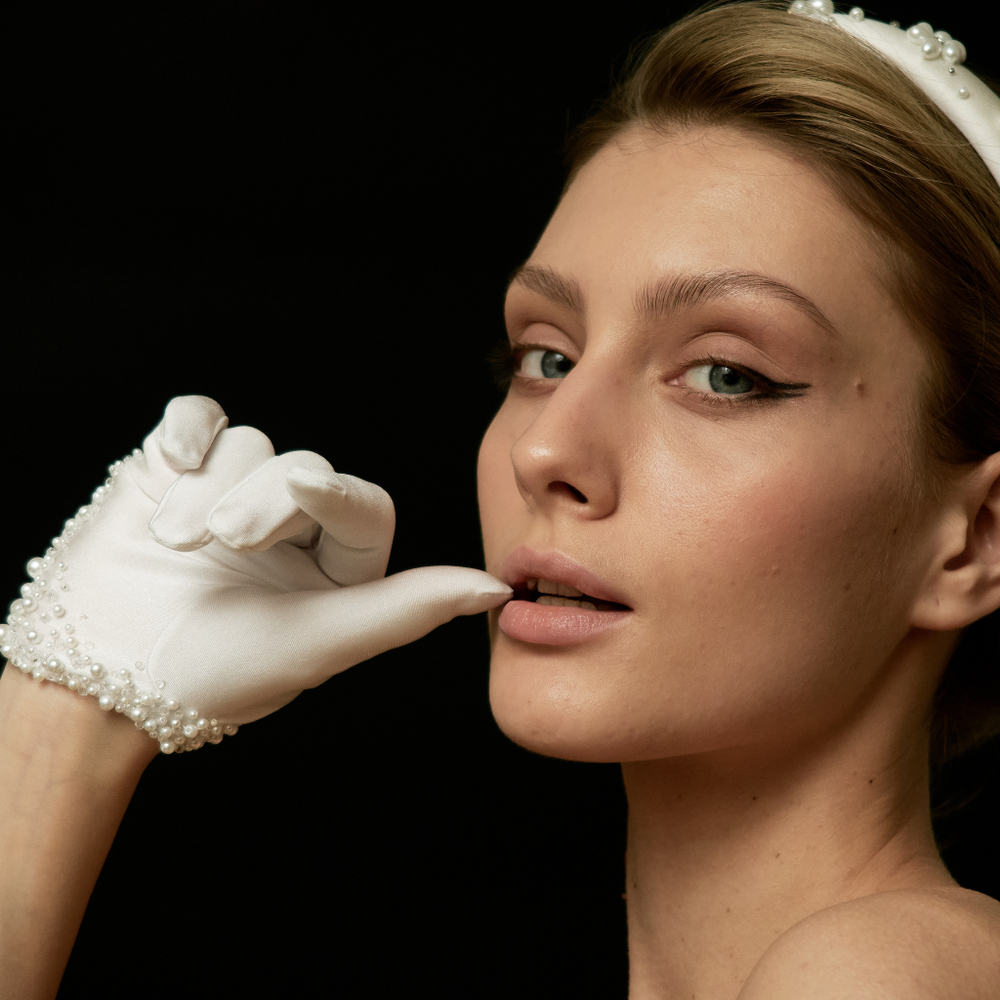 Перчатки кокроткие с жемчужной россыпью