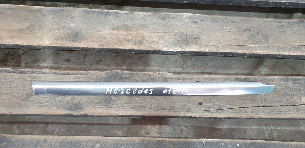 Накладка стекла заднего левого Mercedes GLC (X253) 15-нв Б/У Оригинал A2536700122