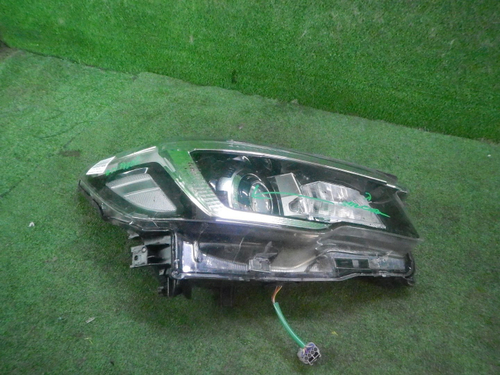 Битая Фара правая Subaru Forester 5 SK (2018-2021) LED