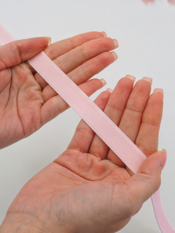 Резинка бретелечная нежно-розовая глянцевая ширина 15 мм