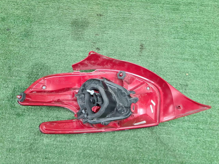 Фонарь правый Peugeot 208 1 (2012-2015)