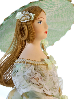 Кукла коллекционная Барышня в летнем платье с зонтиком 19 века