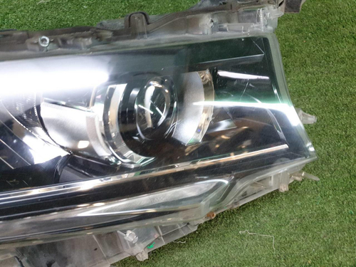 Битая Фара правая Toyota Land Cruiser Prado 150 (2017-н.в.) LED