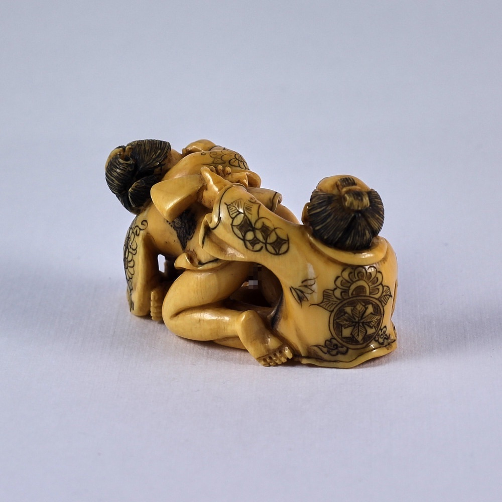 Эротическая статуэтка нэцкэ Сексуальные ласки