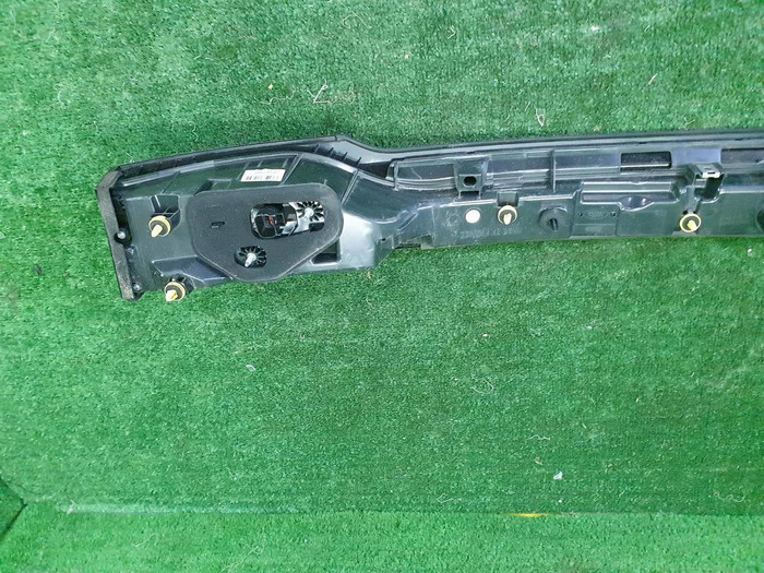 Фонарь крышки багажника Range Rover Velar (17-23)