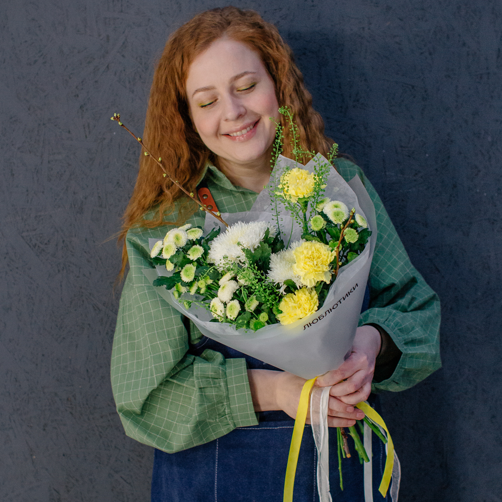 134. Суперстойкий букет в весенних оттенках с ветками вишни