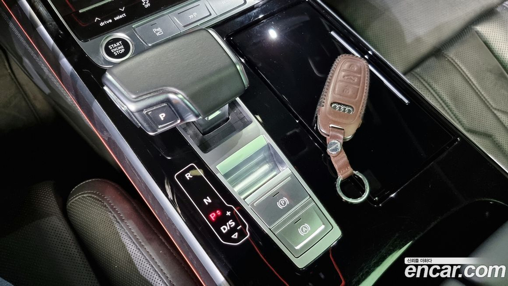 Audi A8 (D5) 60 TFSI Quattro LWB (08.2021)