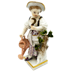 [Коллекционный предмет] Фарфоровая статуэтка "Девочка с серпом и лейкой". G4. Мейсен (Meissen)